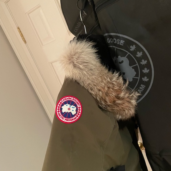 Canada Goose Kensington Parka / Coat. Army Green. Garment bag included - Picture 6 of 7